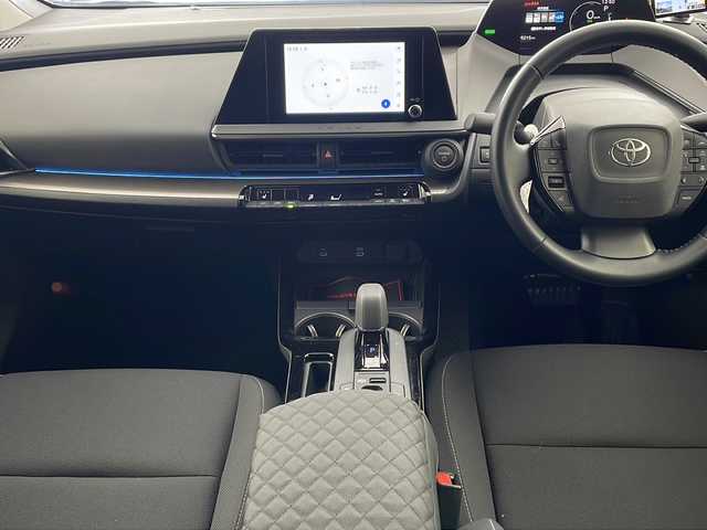 トヨタ プリウス G 兵庫県 2023(令5)年 0.9万km アティチュードブラックマイカ ・モデリスタエアロ（F、S、R）/・8インチナビ/USB/TV/Miracast/HDMI/・パノラミックビューモニター/・ビルトインETC2.0/・AC100V電源/・社外レーダー探知機/・前後ドライブレコーダー/・前席シートヒーター/・Toyota　Safety　Sense/・プリクラッシュセーフティ/・レーントレーシングアシスト/・レーンディパーチャーアラート/・レーダークルーズコントロール/・オートマチックハイビーム/・ロードサインアシスト/・ドライバー異常時対応システム/・プロアクティブドライビングアシスト/・発進遅れ告知機能/・ブラインドスポットモニター/・後方車両接近告知/・リヤカメラディテクション/・安心降車アシスト/・周辺車両接近時サポート/・ＬＥＤヘッドライト/・ウインカー付きドアミラー/・純正フロアマット/・純正１９インチアルミホイール/・スマートキー/・プッシュスタート