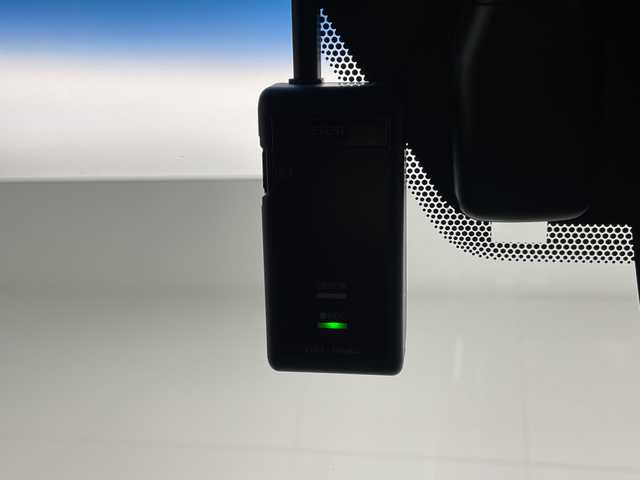 レクサス ＮＸ 300h Fスポーツ 宮崎県 2018(平30)年 4万km ホワイトノーヴァガラスフレーク 純正ナビ(CD/DVD/AM/FM/BT)/衝突軽減ブレーキ/車線逸脱警報/コーナーセンサー/クルーズコントロール/アイドリングストップ/全周囲バックカメラ/ステアリングスイッチ/電動格納ミラー/パワーバックドア/ハンドルヒーター/D/N席　シートヒーター/D/N席　エアーシート/プッシュスターター/電子パーキング/オートホールド/パドルシフト/フロアマット/ETC2.0