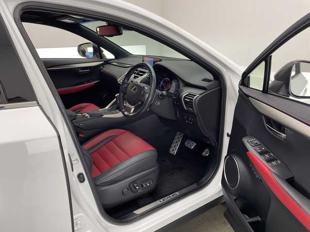 レクサス ＮＸ 300h Fスポーツ 宮崎県 2018(平30)年 4万km ホワイトノーヴァガラスフレーク 純正ナビ(CD/DVD/AM/FM/BT)/衝突軽減ブレーキ/車線逸脱警報/コーナーセンサー/クルーズコントロール/アイドリングストップ/全周囲バックカメラ/ステアリングスイッチ/電動格納ミラー/パワーバックドア/ハンドルヒーター/D/N席　シートヒーター/D/N席　エアーシート/プッシュスターター/電子パーキング/オートホールド/パドルシフト/フロアマット/ETC2.0