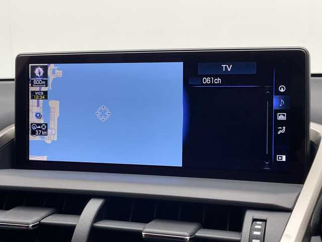 レクサス ＮＸ 300h Fスポーツ 宮崎県 2018(平30)年 4万km ホワイトノーヴァガラスフレーク 純正ナビ(CD/DVD/AM/FM/BT)/衝突軽減ブレーキ/車線逸脱警報/コーナーセンサー/クルーズコントロール/アイドリングストップ/全周囲バックカメラ/ステアリングスイッチ/電動格納ミラー/パワーバックドア/ハンドルヒーター/D/N席　シートヒーター/D/N席　エアーシート/プッシュスターター/電子パーキング/オートホールド/パドルシフト/フロアマット/ETC2.0