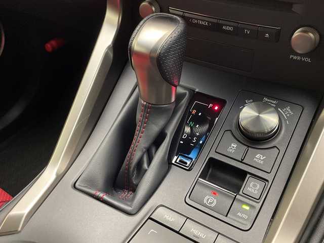 レクサス ＮＸ 300h Fスポーツ 宮崎県 2018(平30)年 4万km ホワイトノーヴァガラスフレーク 純正ナビ(CD/DVD/AM/FM/BT)/衝突軽減ブレーキ/車線逸脱警報/コーナーセンサー/クルーズコントロール/アイドリングストップ/全周囲バックカメラ/ステアリングスイッチ/電動格納ミラー/パワーバックドア/ハンドルヒーター/D/N席　シートヒーター/D/N席　エアーシート/プッシュスターター/電子パーキング/オートホールド/パドルシフト/フロアマット/ETC2.0