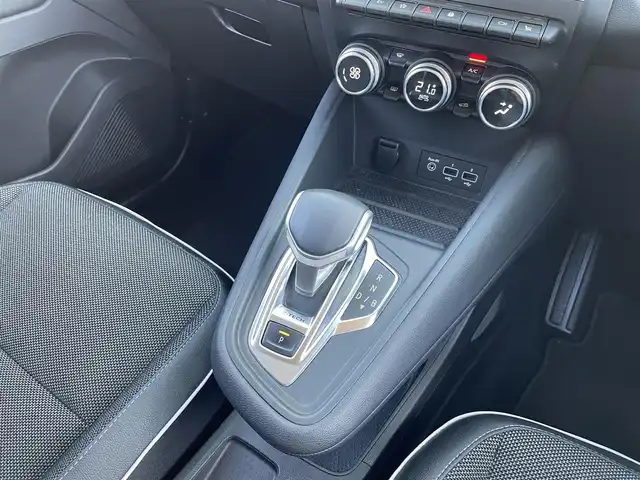 ルノー キャプチャー Sエディション 東京都 2023(令5)年 1.3万km 黒 純正ディスプレイオーディオ/アダプティブクルーズコントロール/ドライブレコーダー/ステアリングヒーター/純正18インチアルミホイール/LEDヘッドライト/ETC/スマートキー/プッシュスタート