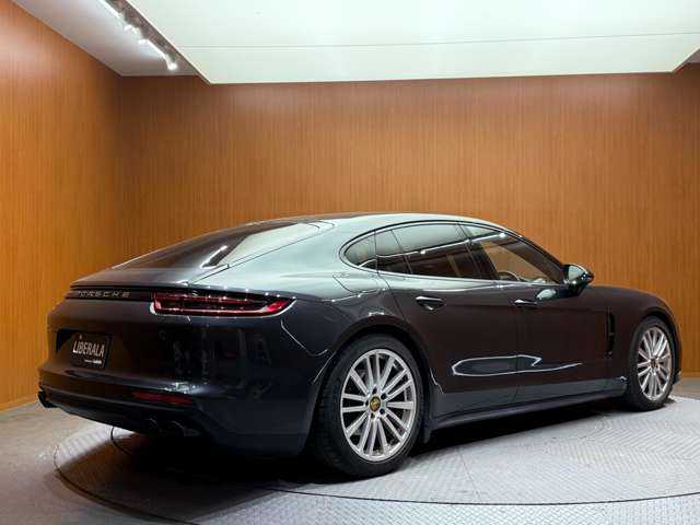 ポルシェ パナメーラ 千葉県 2017(平29)年 5.4万km ヴァルカノグレーメタリック スポーツクロノＰＫＧ　/黒革シート　/クルーズコントロール　/ナビ　/地デジＴＶ　/３６０°　/Ｂｌｕｅｔｏｏｔｈ接続　/電動シート　/シートヒーター　/電動リアゲート　/ソフトクローズドア　　/ＬＫＡ　/ＥＴＣ　/ドラレコ