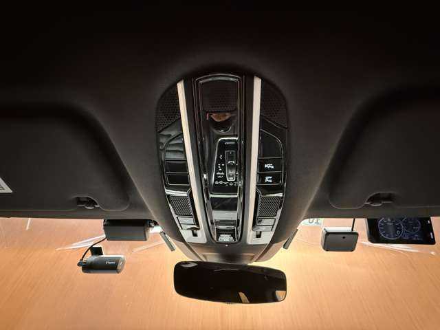 ポルシェ パナメーラ 千葉県 2017(平29)年 5.4万km ヴァルカノグレーメタリック スポーツクロノＰＫＧ　/黒革シート　/クルーズコントロール　/ナビ　/地デジＴＶ　/３６０°　/Ｂｌｕｅｔｏｏｔｈ接続　/電動シート　/シートヒーター　/電動リアゲート　/ソフトクローズドア　　/ＬＫＡ　/ＥＴＣ　/ドラレコ