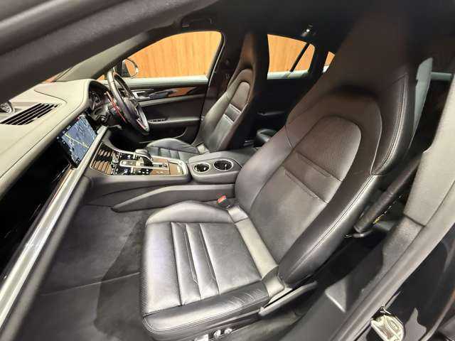 ポルシェ パナメーラ 千葉県 2017(平29)年 5.4万km ヴァルカノグレーメタリック スポーツクロノＰＫＧ　/黒革シート　/クルーズコントロール　/ナビ　/地デジＴＶ　/３６０°　/Ｂｌｕｅｔｏｏｔｈ接続　/電動シート　/シートヒーター　/電動リアゲート　/ソフトクローズドア　　/ＬＫＡ　/ＥＴＣ　/ドラレコ