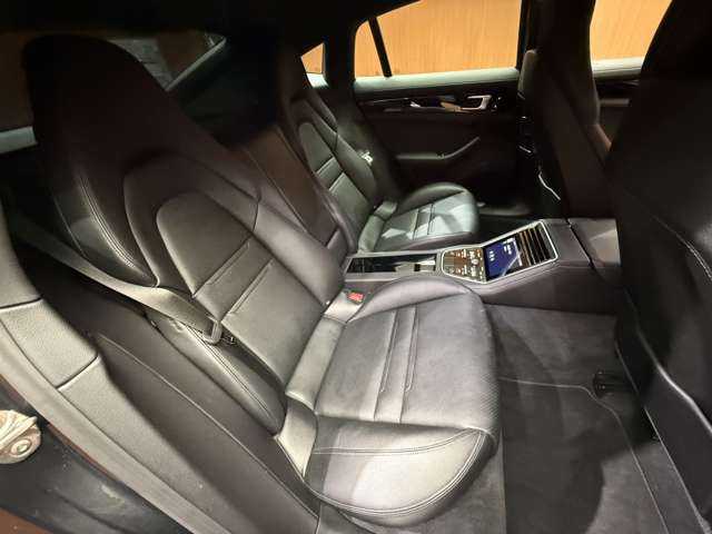 ポルシェ パナメーラ 千葉県 2017(平29)年 5.4万km ヴァルカノグレーメタリック スポーツクロノＰＫＧ　/黒革シート　/クルーズコントロール　/ナビ　/地デジＴＶ　/３６０°　/Ｂｌｕｅｔｏｏｔｈ接続　/電動シート　/シートヒーター　/電動リアゲート　/ソフトクローズドア　　/ＬＫＡ　/ＥＴＣ　/ドラレコ