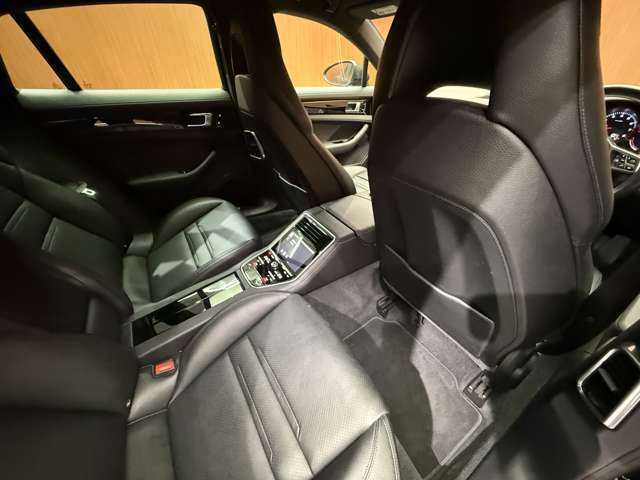 ポルシェ パナメーラ 千葉県 2017(平29)年 5.4万km ヴァルカノグレーメタリック スポーツクロノＰＫＧ　/黒革シート　/クルーズコントロール　/ナビ　/地デジＴＶ　/３６０°　/Ｂｌｕｅｔｏｏｔｈ接続　/電動シート　/シートヒーター　/電動リアゲート　/ソフトクローズドア　　/ＬＫＡ　/ＥＴＣ　/ドラレコ