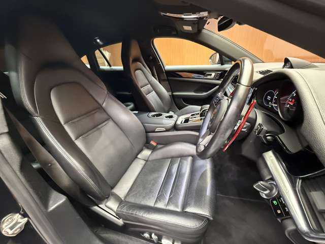 ポルシェ パナメーラ 千葉県 2017(平29)年 5.4万km ヴァルカノグレーメタリック スポーツクロノＰＫＧ　/黒革シート　/クルーズコントロール　/ナビ　/地デジＴＶ　/３６０°　/Ｂｌｕｅｔｏｏｔｈ接続　/電動シート　/シートヒーター　/電動リアゲート　/ソフトクローズドア　　/ＬＫＡ　/ＥＴＣ　/ドラレコ