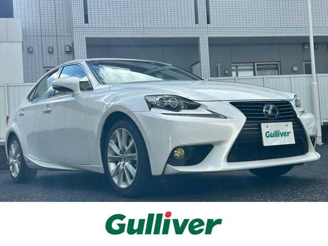 レクサス ＩＳ 300h 愛知県 2013(平25)年 11.2万km ホワイトパールクリスタルシャイン 純正SDナビ(FM/AM/CD/DVD/BT/BY/USB/AUX/フルセグ)/プリクラッシュセーフティー/レーダークルーズコントロール/レザーシート/パワーシート/シートヒーター/バックカメラ/クリアランスソナー/LEDヘッドライト/フォグランプ/純正AW17インチ/電動格納ミラー/防眩ミラー/純正フロアマット/ETC/プッシュスタート/スマートキー・スペアキー１本/ステアリングリモコン/ハンズフリー/ABS/取扱説明書・保証書