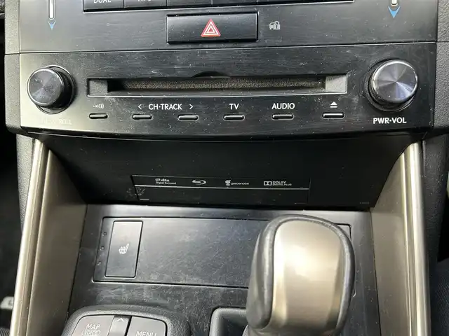 レクサス ＩＳ 300h 愛知県 2013(平25)年 11.2万km ホワイトパールクリスタルシャイン 純正SDナビ(FM/AM/CD/DVD/BT/BY/USB/AUX/フルセグ)/プリクラッシュセーフティー/レーダークルーズコントロール/レザーシート/パワーシート/シートヒーター/バックカメラ/クリアランスソナー/LEDヘッドライト/フォグランプ/純正AW17インチ/電動格納ミラー/防眩ミラー/純正フロアマット/ETC/プッシュスタート/スマートキー・スペアキー１本/ステアリングリモコン/ハンズフリー/ABS/取扱説明書・保証書