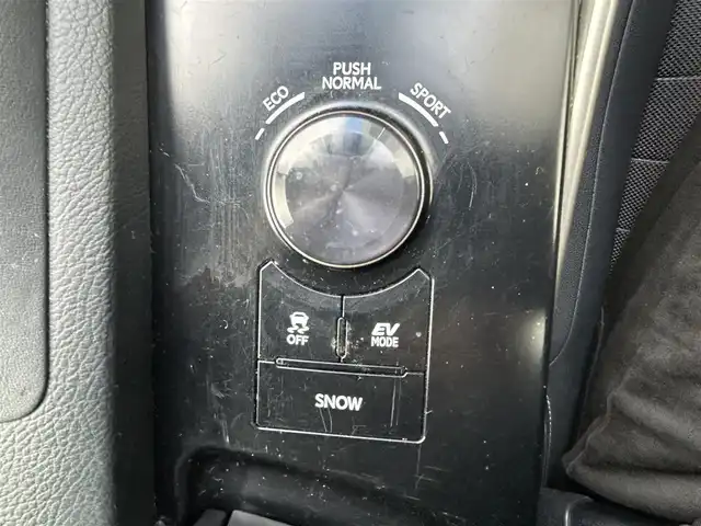 レクサス ＩＳ 300h 愛知県 2013(平25)年 11.2万km ホワイトパールクリスタルシャイン 純正SDナビ(FM/AM/CD/DVD/BT/BY/USB/AUX/フルセグ)/プリクラッシュセーフティー/レーダークルーズコントロール/レザーシート/パワーシート/シートヒーター/バックカメラ/クリアランスソナー/LEDヘッドライト/フォグランプ/純正AW17インチ/電動格納ミラー/防眩ミラー/純正フロアマット/ETC/プッシュスタート/スマートキー・スペアキー１本/ステアリングリモコン/ハンズフリー/ABS/取扱説明書・保証書