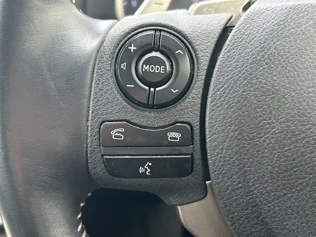 レクサス ＩＳ 300h 愛知県 2013(平25)年 11.2万km ホワイトパールクリスタルシャイン 純正SDナビ(FM/AM/CD/DVD/BT/BY/USB/AUX/フルセグ)/プリクラッシュセーフティー/レーダークルーズコントロール/レザーシート/パワーシート/シートヒーター/バックカメラ/クリアランスソナー/LEDヘッドライト/フォグランプ/純正AW17インチ/電動格納ミラー/防眩ミラー/純正フロアマット/ETC/プッシュスタート/スマートキー・スペアキー１本/ステアリングリモコン/ハンズフリー/ABS/取扱説明書・保証書