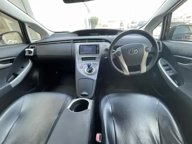 トヨタ プリウス S 岡山県 2014(平26)年 13万km ブラック (株)IDOMが運営する【じしゃロン岡山店】の自社ローン専用車両になります。こちらは現金またはオートローンご利用時の価格です。自社ローンご希望の方は別途その旨お申付け下さい/社外アルミ/社外シートカバー/純正ナビ/バックカメラ/ETC/CD/DVD/TV/BT