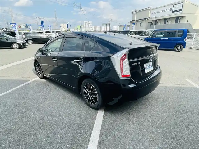 トヨタ プリウス S 岡山県 2014(平26)年 13万km ブラック (株)IDOMが運営する【じしゃロン岡山店】の自社ローン専用車両になります。こちらは現金またはオートローンご利用時の価格です。自社ローンご希望の方は別途その旨お申付け下さい/社外アルミ/社外シートカバー/純正ナビ/バックカメラ/ETC/CD/DVD/TV/BT