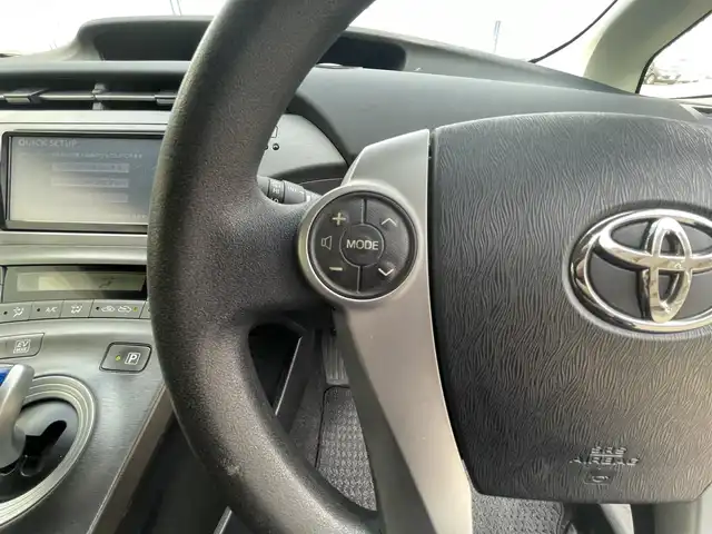 トヨタ プリウス S 岡山県 2014(平26)年 13万km ブラック (株)IDOMが運営する【じしゃロン岡山店】の自社ローン専用車両になります。こちらは現金またはオートローンご利用時の価格です。自社ローンご希望の方は別途その旨お申付け下さい/社外アルミ/社外シートカバー/純正ナビ/バックカメラ/ETC/CD/DVD/TV/BT