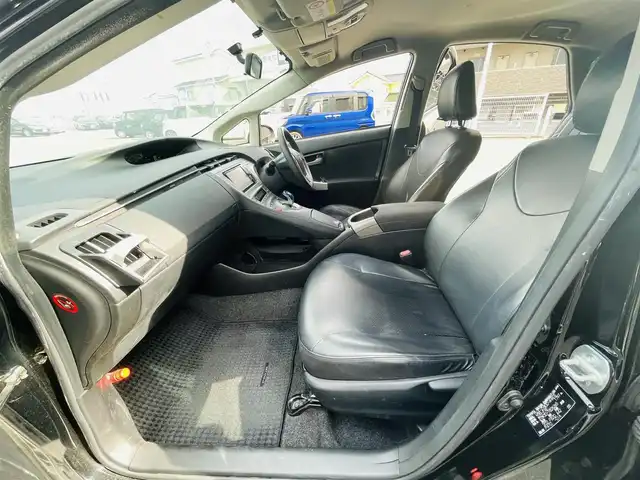 トヨタ プリウス S 岡山県 2014(平26)年 13万km ブラック (株)IDOMが運営する【じしゃロン岡山店】の自社ローン専用車両になります。こちらは現金またはオートローンご利用時の価格です。自社ローンご希望の方は別途その旨お申付け下さい/社外アルミ/社外シートカバー/純正ナビ/バックカメラ/ETC/CD/DVD/TV/BT