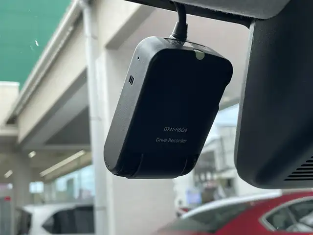ダイハツ ムーヴ キャンバス G メイクアップ VS SAⅢ 高知県 2022(令4)年 0.7万km パールホワイトⅢ/スムースグレーマイカメタリック 2トーン 純正ナビ/(Bluetooth/CD/SD/DVD/USB/HDMI/フルセグ)/ETC/アラウンドビューモニター/前方ドライブレコーダー/D席シートヒーター/両側パワースライドドア/オートライト/オートマチックハイビーム/LEDヘッドライト/フォグランプ/プッシュスタート/スマートキー/スペアキー1本/アイドリングストップ/ウィンドシールドデアイサー/ベンチシート/純正フロアマット/横滑り防止装置/衝突被害軽減ブレーキ/電動格納ミラー/オートリトラクタブルミラー