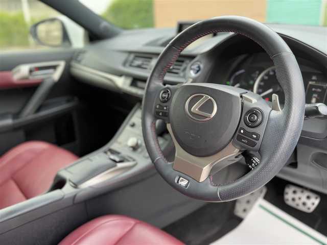 レクサス ＣＴ 200h Fスポーツ 香川県 2014(平26)年 6.2万km ホワイトノーヴァガラスフレーク メーカーSDナビ/フルセグ/CD/DVD/BD/Bluetooth/バックカメラ/レーダークルーズコントロール/純正17インチアルミ/赤革シート/シートヒーター/パワーシート/ハンドルヒーター/オートワイパー/LEDヘッドライト/ドライブレコーダー/ETC2.0/純正マット