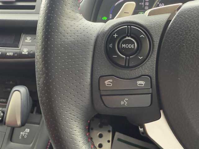レクサス ＣＴ 200h Fスポーツ 香川県 2014(平26)年 6.2万km ホワイトノーヴァガラスフレーク メーカーSDナビ/フルセグ/CD/DVD/BD/Bluetooth/バックカメラ/レーダークルーズコントロール/純正17インチアルミ/赤革シート/シートヒーター/パワーシート/ハンドルヒーター/オートワイパー/LEDヘッドライト/ドライブレコーダー/ETC2.0/純正マット
