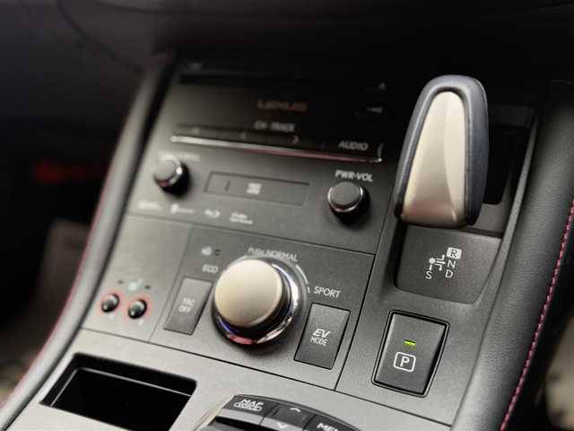 レクサス ＣＴ 200h Fスポーツ 香川県 2014(平26)年 6.2万km ホワイトノーヴァガラスフレーク メーカーSDナビ/フルセグ/CD/DVD/BD/Bluetooth/バックカメラ/レーダークルーズコントロール/純正17インチアルミ/赤革シート/シートヒーター/パワーシート/ハンドルヒーター/オートワイパー/LEDヘッドライト/ドライブレコーダー/ETC2.0/純正マット