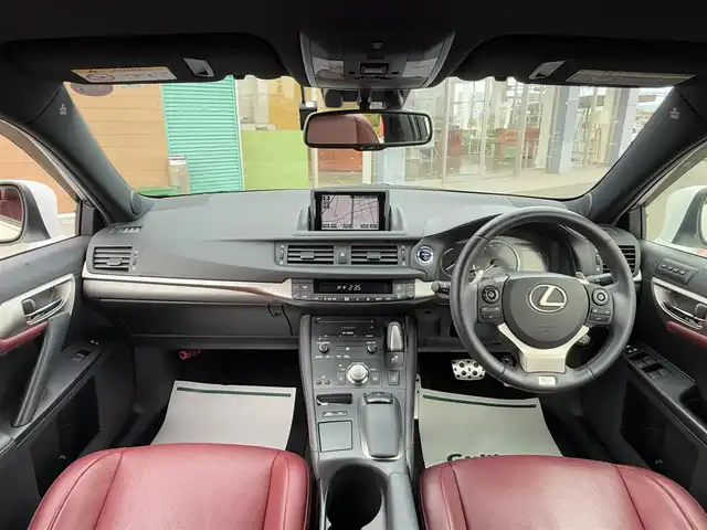 レクサス ＣＴ 200h Fスポーツ 香川県 2014(平26)年 6.2万km ホワイトノーヴァガラスフレーク メーカーSDナビ/フルセグ/CD/DVD/BD/Bluetooth/バックカメラ/レーダークルーズコントロール/純正17インチアルミ/赤革シート/シートヒーター/パワーシート/ハンドルヒーター/オートワイパー/LEDヘッドライト/ドライブレコーダー/ETC2.0/純正マット