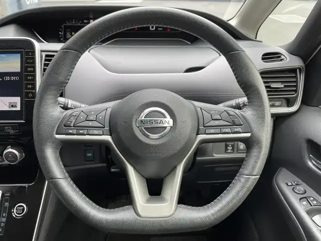 日産 セレナ ハイウェイスター V 滋賀県 2020(令2)年 5.8万km ブリリアントホワイトパール 2トーン 禁煙車/純正10型ナビ/CD/DVD/SD/Bluetooth/フルセグTV/アラウンドビューモニター/フリップダウンモニター/クルーズコントロール/両側パワースライドドア/ステアリングヒーター/シートヒーター/エマージェンシーブレーキ/BSM/ETC/ドラレコ/LEDヘッドライト/オートライト/プッシュスタート/スマートキー/純正アルミホイール