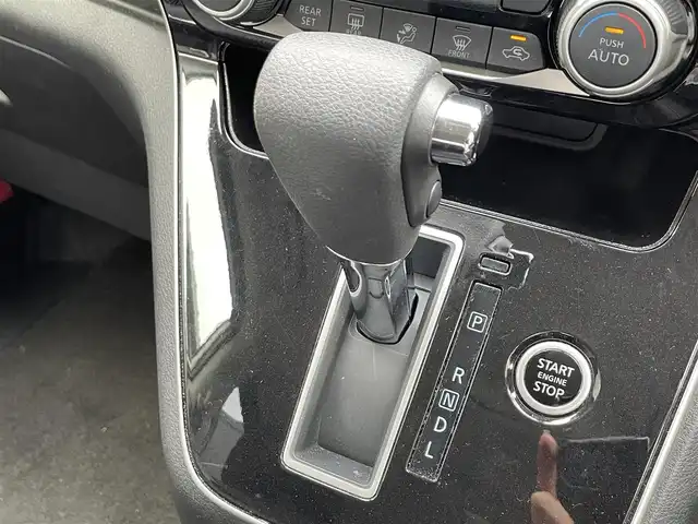 日産 セレナ ハイウェイスター V 滋賀県 2020(令2)年 5.8万km ブリリアントホワイトパール 2トーン 禁煙車/純正10型ナビ/CD/DVD/SD/Bluetooth/フルセグTV/アラウンドビューモニター/フリップダウンモニター/クルーズコントロール/両側パワースライドドア/ステアリングヒーター/シートヒーター/エマージェンシーブレーキ/BSM/ETC/ドラレコ/LEDヘッドライト/オートライト/プッシュスタート/スマートキー/純正アルミホイール