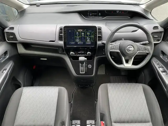 日産 セレナ ハイウェイスター V 滋賀県 2020(令2)年 5.8万km ブリリアントホワイトパール 2トーン 禁煙車/純正10型ナビ/CD/DVD/SD/Bluetooth/フルセグTV/アラウンドビューモニター/フリップダウンモニター/クルーズコントロール/両側パワースライドドア/ステアリングヒーター/シートヒーター/エマージェンシーブレーキ/BSM/ETC/ドラレコ/LEDヘッドライト/オートライト/プッシュスタート/スマートキー/純正アルミホイール