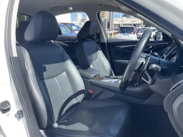 日産 スカイライン ハイブリッド 350GT Type SP 愛知県 2014(平26)年 11.4万km クリスタルホワイトパール (株)IDOMが運営する【じしゃロン名古屋鳴海店】の自社ローン専用車両になりますこちらは現金またはオートローンご利用時の価格です。自社ローンご希望の方は別途その旨お申付け下さい/プッシュスタート/レザーシート/前席パワーシート/シートヒーター/純正ナビ・TV/アラウンドビューモニター/クルーズコントロール/ETC