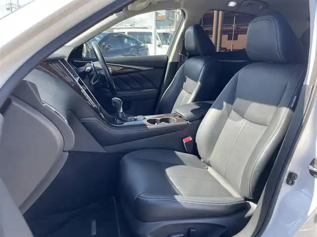 日産 スカイライン ハイブリッド 350GT Type SP 愛知県 2014(平26)年 11.4万km クリスタルホワイトパール (株)IDOMが運営する【じしゃロン名古屋鳴海店】の自社ローン専用車両になりますこちらは現金またはオートローンご利用時の価格です。自社ローンご希望の方は別途その旨お申付け下さい/プッシュスタート/レザーシート/前席パワーシート/シートヒーター/純正ナビ・TV/アラウンドビューモニター/クルーズコントロール/ETC