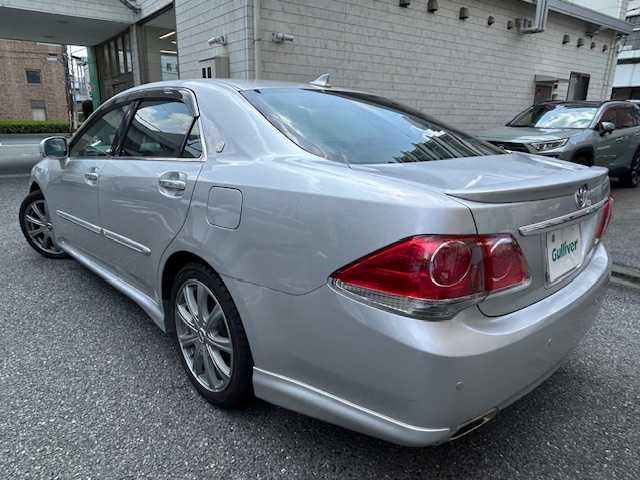 トヨタ クラウン アスリート 東京都 2010(平22)年 3.4万km シルバーM 登録時走行33933km/ワンオーナー/純正HDDナビ・フルセグTV/バックカメラ/プリクラッシュセーフティシステム/レーダークルーズコントロール/黒革シート/前席シートベンチレーション＆シートヒーター/前席パワーシート/クリアランスソナー/ビルトインETC/H26.27.29.30.R1.3.5年記録簿/保証書・取説/スペアキー