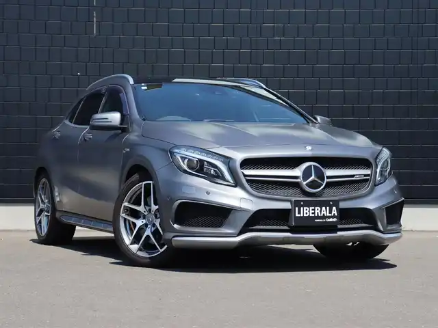 メルセデス・ベンツ ＧＬＡ４５ 4MATIC 宮城県 2015(平27)年 4万km ダークグレー マットボディーカラー/純正ナビＴＶ/・フルセグ・ＣＤ・ＤＶＤ・ＵＳＢ・ＳＤ・ＢＴ/ＡＭＧレザーエクスクルーシブＰＫＧ/ベーシックＰＫＧ/レーダーセーフティＰＫＧ/パノラマルーフ/パワーテールゲート/ディストロニックプラス/衝突防止アシスト/アテンションアシスト/ブラインドスポットアシスト/レーンキープアシスト/パドルシフト/バックカメラ/レザーシート/左右メモリー機能付きパワーシート/左右シートヒーター/キーレスゴー/ビルトインＥＴＣ/純正１９インチＡＷ/純正フロアマット（ゴム製）/カラーコード６６２：デジーノマウンテングレーマグノ