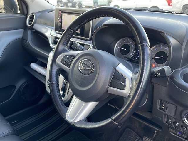 ダイハツ キャスト アクティバ G SAⅡ 富山県 2017(平29)年 4.9万km ブラックマイカメタリック 社外ＳＤナビ/社外CD、DVD、フルセグTV/バックカメラ/４WD/ETC/プッシュスタート/スマートキー/後方コーナーセンサー/純正アルミホイール/純正フロアマット/ダウンヒルアシストコントロール/盗難防止装置/レーンキープアシスト