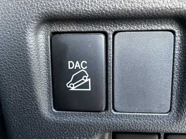 ダイハツ キャスト アクティバ G SAⅡ 富山県 2017(平29)年 4.9万km ブラックマイカメタリック 社外ＳＤナビ/社外CD、DVD、フルセグTV/バックカメラ/４WD/ETC/プッシュスタート/スマートキー/後方コーナーセンサー/純正アルミホイール/純正フロアマット/ダウンヒルアシストコントロール/盗難防止装置/レーンキープアシスト