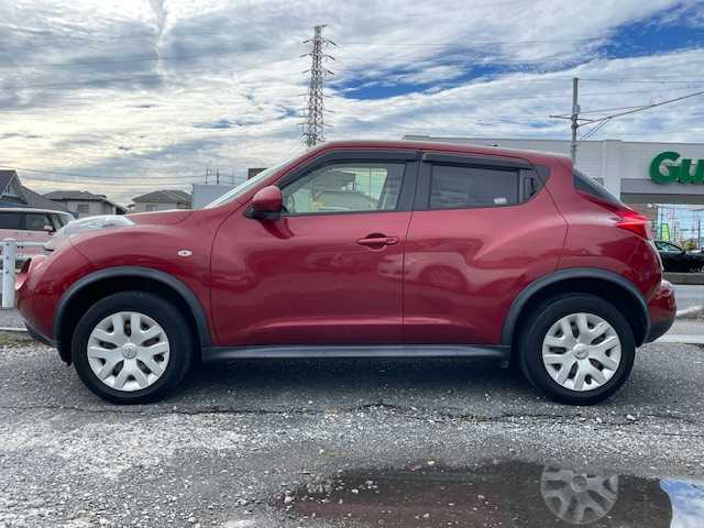 日産 ジューク 15RX タイプV 埼玉県 2012(平24)年 11万km ラディアントレッド 純正SDナビ/　DTV/CD/FM/AM/BT/バックカメラ/ビルトインETC/オートライト/プッシュスタート/スマートキー/純正フロアマット/革ステアリング