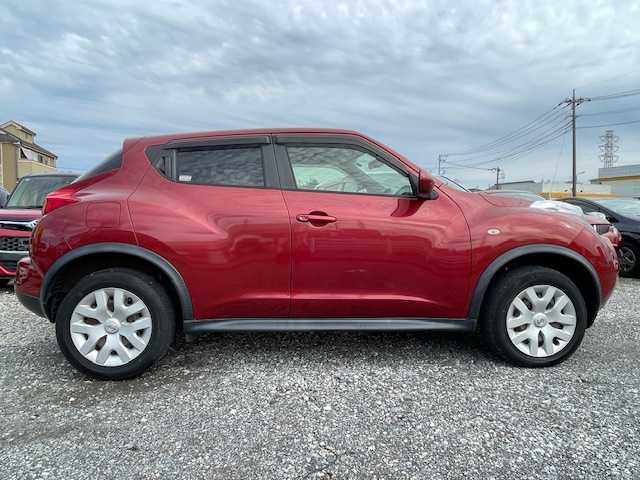 日産 ジューク 15RX タイプV 埼玉県 2012(平24)年 11万km ラディアントレッド 純正SDナビ/　DTV/CD/FM/AM/BT/バックカメラ/ビルトインETC/オートライト/プッシュスタート/スマートキー/純正フロアマット/革ステアリング