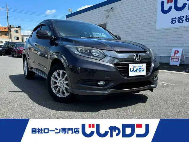 ホンダ ヴェゼル ハイブリッド X 群馬県 2014(平26)年 10.7万km ルーセブラックM (株)IDOMが運営する【じしゃロン伊勢崎店】の自社ローン専用車両になりますこちらは現金またはオートローンご利用時の価格です。自社ローンご希望の方は別途その旨お申付け下さい/純正メモリーナビゲーション/バックカメラ/CD/DVD/BT/DTV/クルーズコントロール/パドルシフト/前席シートヒーター/ETC/LEDヘッドライト/フォグライト/オートライト/ドアバイザー/純正フロアマット