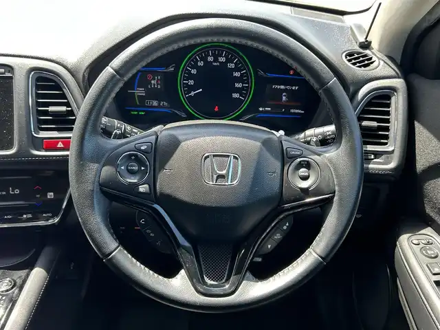 ホンダ ヴェゼル ハイブリッド X 群馬県 2014(平26)年 10.7万km ルーセブラックM (株)IDOMが運営する【じしゃロン伊勢崎店】の自社ローン専用車両になりますこちらは現金またはオートローンご利用時の価格です。自社ローンご希望の方は別途その旨お申付け下さい/純正メモリーナビゲーション/バックカメラ/CD/DVD/BT/DTV/クルーズコントロール/パドルシフト/前席シートヒーター/ETC/LEDヘッドライト/フォグライト/オートライト/ドアバイザー/純正フロアマット