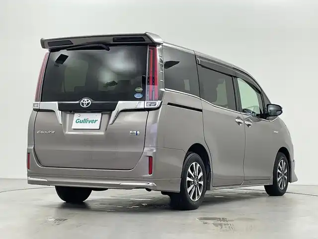 トヨタ エスクァイア ハイブリッド Gi プレミアムパッケージ 岐阜県 2017(平29)年 11.1万km アバンギャルドブロンズメタリック トヨタセーフティセンス/・プリクラッシュセーフティ/・レーンディパーチャーアラート/クルーズコントロール/純正SD9インチナビ（NSZT-Y66T)/フルセグ/BT/DVD/USB/バックカメラ/ビルトインETC/純正ドライブレコーダー/両側パワースライドドア/ハーフレザーシート/前席シートヒーター/ハンドルヒーター/100V充電/純正フロアマット/サイドバイザー/LEDヘッドライト/オートライト/フォグランプ/純正15インチAW/プッシュスタート/保証書/取扱説明書/スペアキー/スマートキー