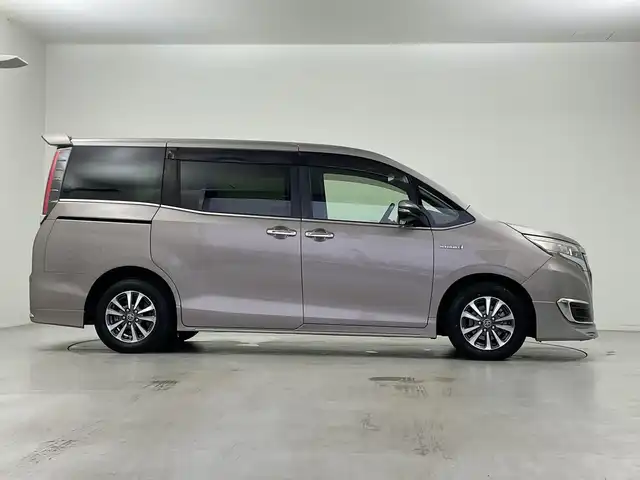 トヨタ エスクァイア ハイブリッド Gi プレミアムパッケージ 岐阜県 2017(平29)年 11.1万km アバンギャルドブロンズメタリック トヨタセーフティセンス/・プリクラッシュセーフティ/・レーンディパーチャーアラート/クルーズコントロール/純正SD9インチナビ（NSZT-Y66T)/フルセグ/BT/DVD/USB/バックカメラ/ビルトインETC/純正ドライブレコーダー/両側パワースライドドア/ハーフレザーシート/前席シートヒーター/ハンドルヒーター/100V充電/純正フロアマット/サイドバイザー/LEDヘッドライト/オートライト/フォグランプ/純正15インチAW/プッシュスタート/保証書/取扱説明書/スペアキー/スマートキー