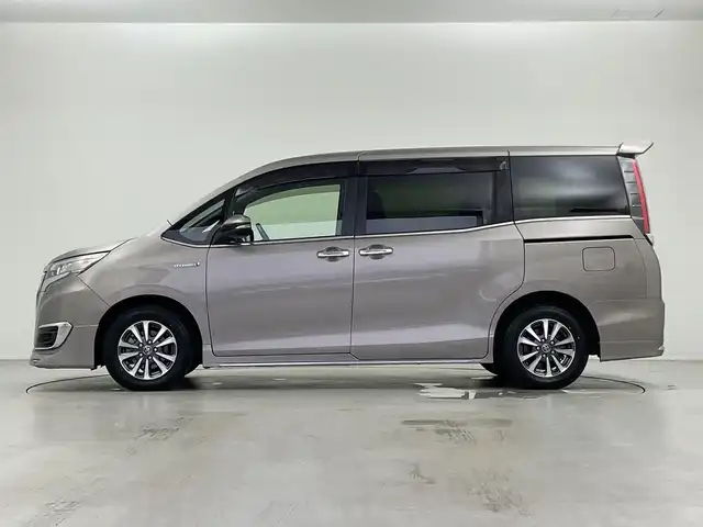 トヨタ エスクァイア ハイブリッド Gi プレミアムパッケージ 岐阜県 2017(平29)年 11.1万km アバンギャルドブロンズメタリック トヨタセーフティセンス/・プリクラッシュセーフティ/・レーンディパーチャーアラート/クルーズコントロール/純正SD9インチナビ（NSZT-Y66T)/フルセグ/BT/DVD/USB/バックカメラ/ビルトインETC/純正ドライブレコーダー/両側パワースライドドア/ハーフレザーシート/前席シートヒーター/ハンドルヒーター/100V充電/純正フロアマット/サイドバイザー/LEDヘッドライト/オートライト/フォグランプ/純正15インチAW/プッシュスタート/保証書/取扱説明書/スペアキー/スマートキー