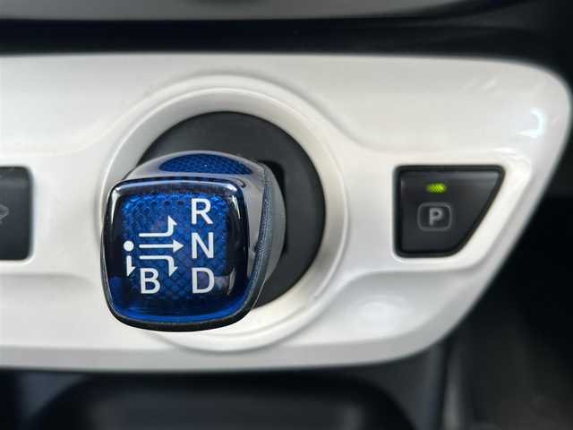 トヨタ プリウス S ツーリングセレクション 奈良県 2018(平30)年 12万km ホワイトパールクリスタルシャイン １オーナー/純正ディーラーナビ(MSCD-W66)/BT/CD/SD/TV//コーナーセンサー/横滑り防止装置/バックカメラ/ETC/フルレザーシート/シートヒーター/モード切替/オートLEDライト/保証書・取説付