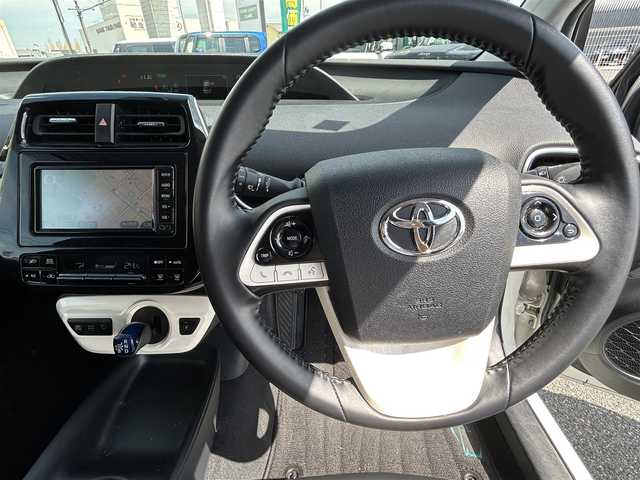 トヨタ プリウス S ツーリングセレクション 奈良県 2018(平30)年 12万km ホワイトパールクリスタルシャイン １オーナー/純正ディーラーナビ(MSCD-W66)/BT/CD/SD/TV//コーナーセンサー/横滑り防止装置/バックカメラ/ETC/フルレザーシート/シートヒーター/モード切替/オートLEDライト/保証書・取説付