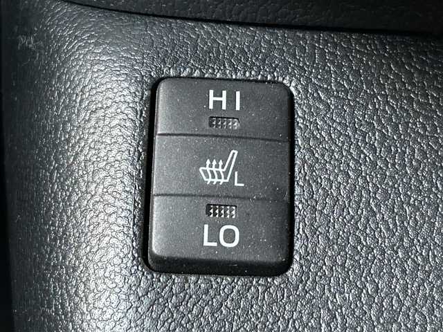 トヨタ プリウス S ツーリングセレクション 奈良県 2018(平30)年 12万km ホワイトパールクリスタルシャイン １オーナー/純正ディーラーナビ(MSCD-W66)/BT/CD/SD/TV//コーナーセンサー/横滑り防止装置/バックカメラ/ETC/フルレザーシート/シートヒーター/モード切替/オートLEDライト/保証書・取説付