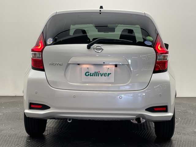 日産 ノート X Vセレクション 愛媛県 2020(令2)年 3.4万km ブリリアントホワイトパール 純正ナビ/フルセグ／Ｂｌｕｅｔｏｏｔｈ/全方位カメラ/ＥＴＣ/前方ドライブレコーダー/前後コーナーセンサー/レーンキープアシスト/ＬＥＤヘッドライト/デジタルインナーミラー/ステアリングスイッチ