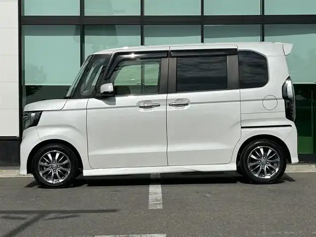 ホンダ Ｎ ＢＯＸ カスタム L 和歌山県 2022(令4)年 6.5万km プラチナホワイトパール 純正7インチナビ/フルセグTV/Bluetooth/CD/DVD/USB/TVキャンセラー/ビルトインETC/バックカメラ/ホンダセンシング/レーダークルーズコントロール/パーキングセンサー/両側パワースライドドア/電動パーキングブレーキ/ブレーキホールド/ステアリングスイッチ/LEDヘッドライト/フォグランプ/オートライト/ヘッドライトレベライザー/前席シートヒーター/リアドアサンシェード/シートバックテーブル/純正14インチAW/ドアバイザー/プッシュスタート/スマートキー/スペアキー/取扱説明書