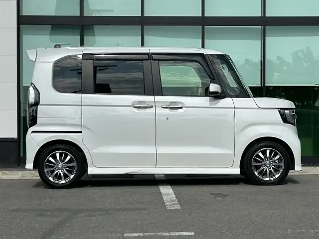 ホンダ Ｎ ＢＯＸ カスタム L 和歌山県 2022(令4)年 6.5万km プラチナホワイトパール 純正7インチナビ/フルセグTV/Bluetooth/CD/DVD/USB/TVキャンセラー/ビルトインETC/バックカメラ/ホンダセンシング/レーダークルーズコントロール/パーキングセンサー/両側パワースライドドア/電動パーキングブレーキ/ブレーキホールド/ステアリングスイッチ/LEDヘッドライト/フォグランプ/オートライト/ヘッドライトレベライザー/前席シートヒーター/リアドアサンシェード/シートバックテーブル/純正14インチAW/ドアバイザー/プッシュスタート/スマートキー/スペアキー/取扱説明書