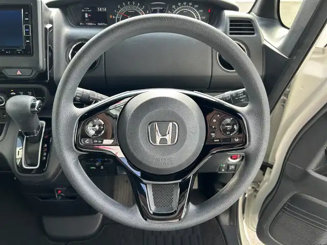 ホンダ Ｎ ＢＯＸ カスタム L 和歌山県 2022(令4)年 6.5万km プラチナホワイトパール 純正7インチナビ/フルセグTV/Bluetooth/CD/DVD/USB/TVキャンセラー/ビルトインETC/バックカメラ/ホンダセンシング/レーダークルーズコントロール/パーキングセンサー/両側パワースライドドア/電動パーキングブレーキ/ブレーキホールド/ステアリングスイッチ/LEDヘッドライト/フォグランプ/オートライト/ヘッドライトレベライザー/前席シートヒーター/リアドアサンシェード/シートバックテーブル/純正14インチAW/ドアバイザー/プッシュスタート/スマートキー/スペアキー/取扱説明書
