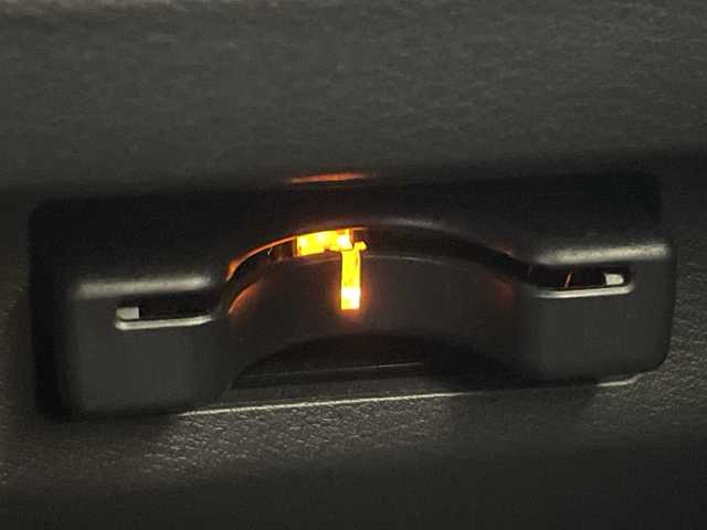 日産 キックス X 愛知県 2024(令6)年 2.8万km ブリリアントホワイトパール 禁煙車/ワンオーナー/純正9インチナビ/（CD/DVD/Bluetooth/フルセグTV/USB/SD)/全方位カメラ/プロパイロット/衝突軽減ブレーキ/クリアランスソナー/レーンキープアシスト/オートマチックハイビーム/レーダークルーズコントロール/デジタルインナーミラー/ドライブレコーダー/ETC/ハーフレザーシート/シートヒーター/ステアリングヒーター/純正17インチアルミホイール/スマートキー/スペアキー１本/プッシュスタート/LEDヘッドライト/フロントフォグランプ/オートライト/純正フロアマット/横滑り防止装置/電動格納ミラー/電子パーキングブレーキ/オートホールド