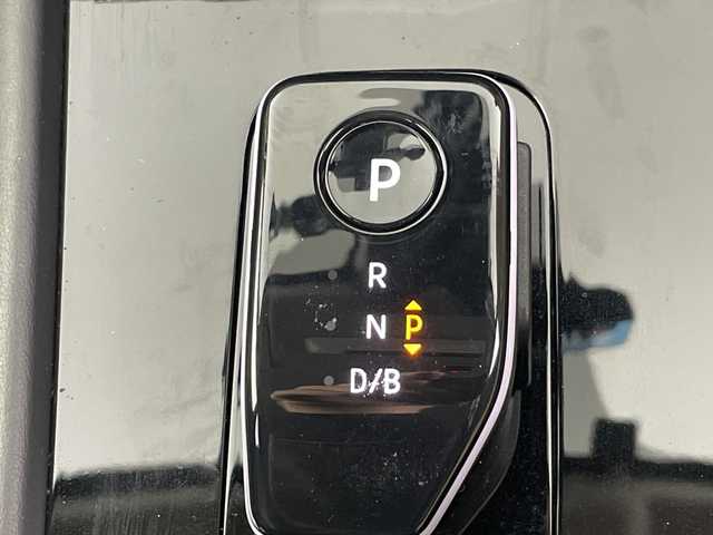 日産 キックス X 愛知県 2024(令6)年 2.8万km ブリリアントホワイトパール 禁煙車/ワンオーナー/純正9インチナビ/（CD/DVD/Bluetooth/フルセグTV/USB/SD)/全方位カメラ/プロパイロット/衝突軽減ブレーキ/クリアランスソナー/レーンキープアシスト/オートマチックハイビーム/レーダークルーズコントロール/デジタルインナーミラー/ドライブレコーダー/ETC/ハーフレザーシート/シートヒーター/ステアリングヒーター/純正17インチアルミホイール/スマートキー/スペアキー１本/プッシュスタート/LEDヘッドライト/フロントフォグランプ/オートライト/純正フロアマット/横滑り防止装置/電動格納ミラー/電子パーキングブレーキ/オートホールド